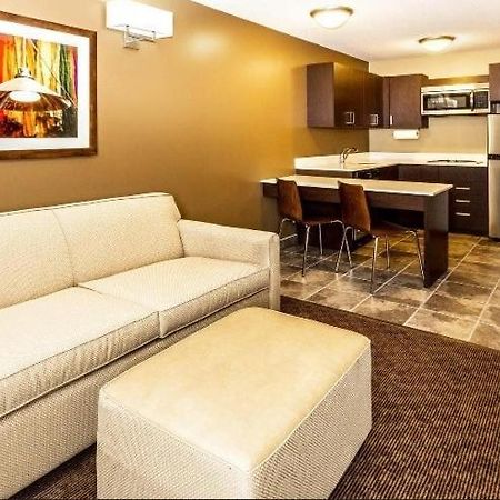 Microtel Inn & Suites By Wyndham Whitecourt Exteriör bild