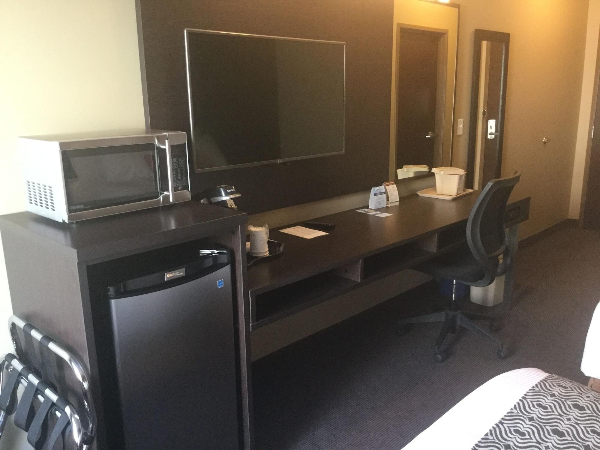 Microtel Inn & Suites By Wyndham Whitecourt Exteriör bild