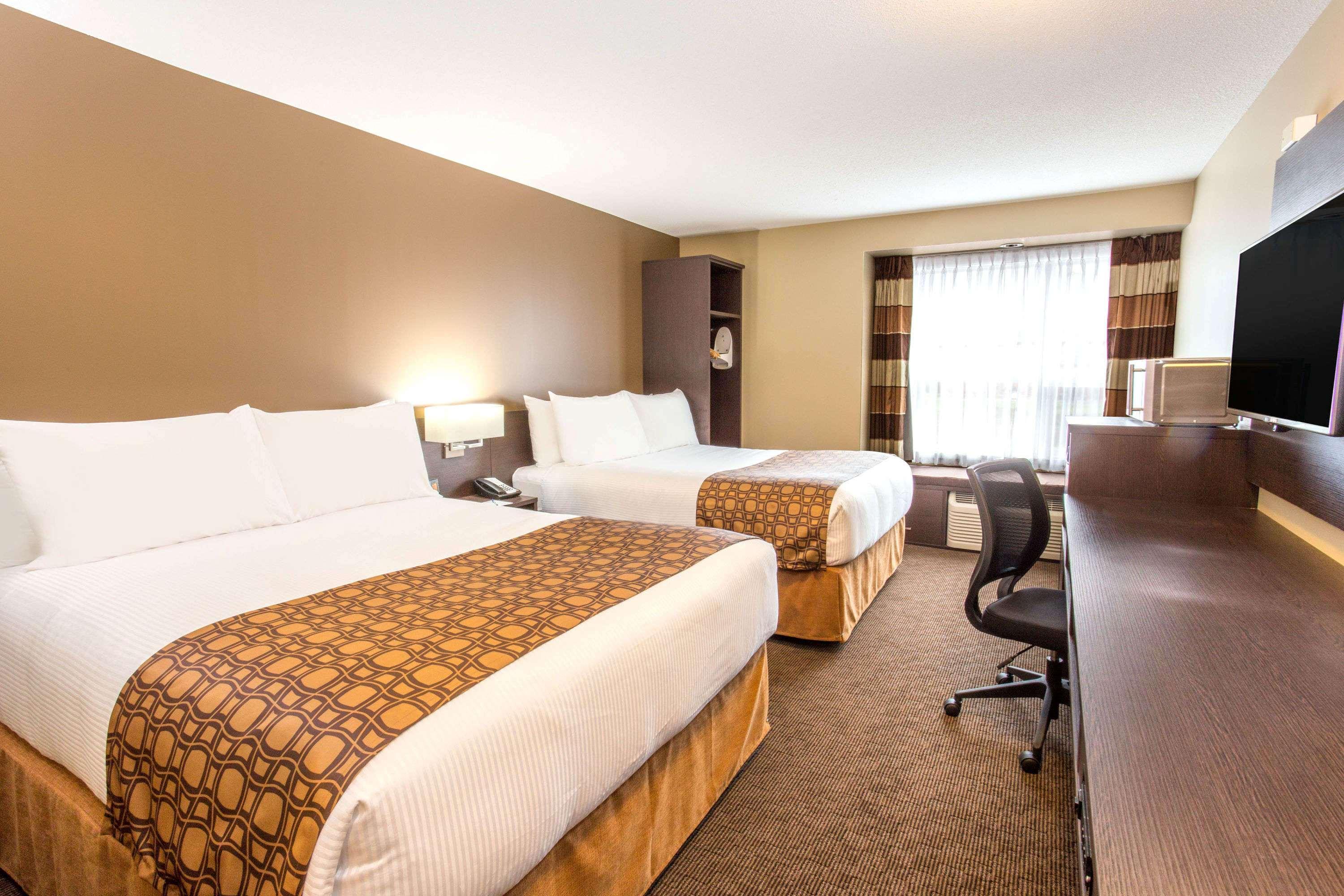 Microtel Inn & Suites By Wyndham Whitecourt Exteriör bild