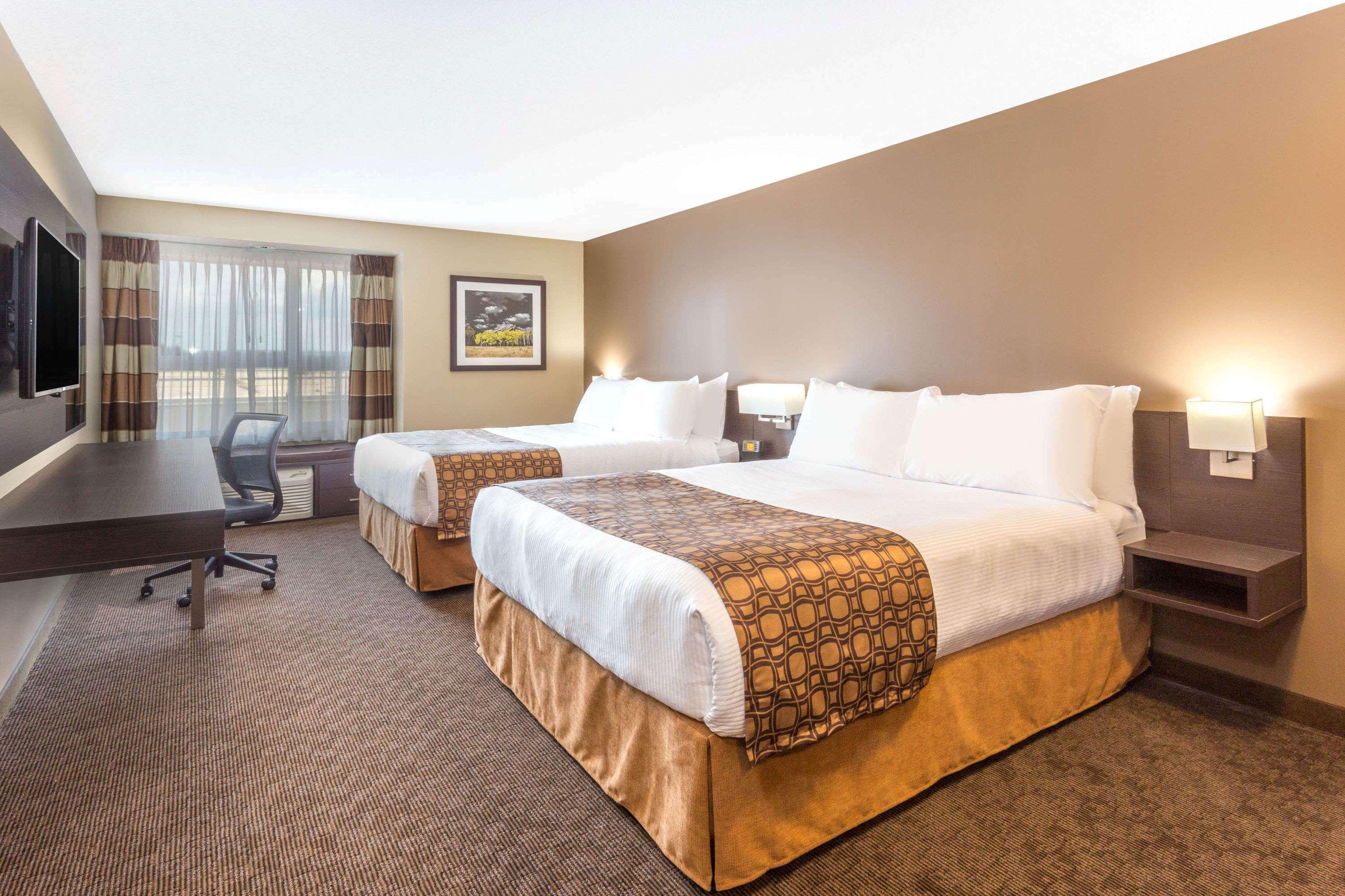 Microtel Inn & Suites By Wyndham Whitecourt Exteriör bild