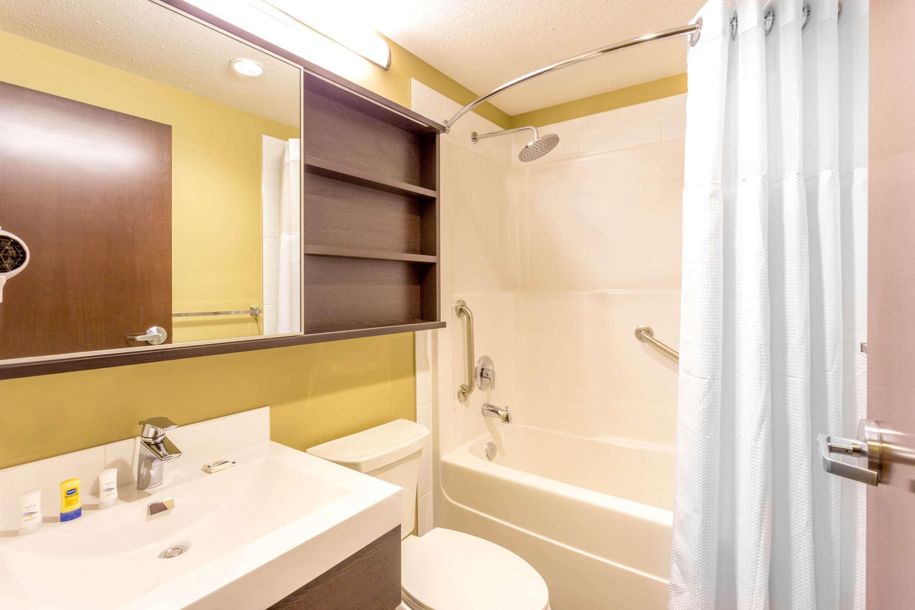 Microtel Inn & Suites By Wyndham Whitecourt Exteriör bild