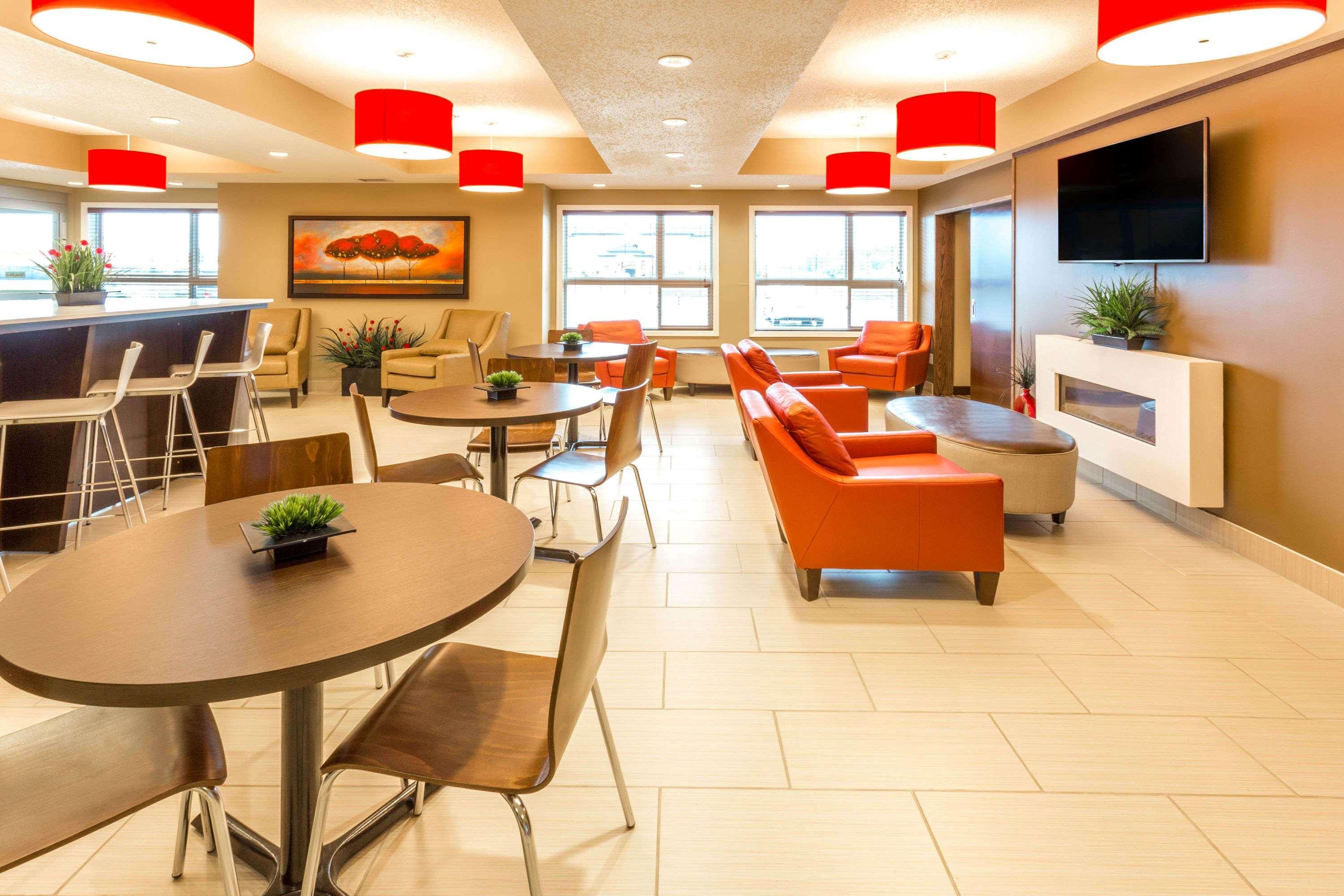Microtel Inn & Suites By Wyndham Whitecourt Exteriör bild