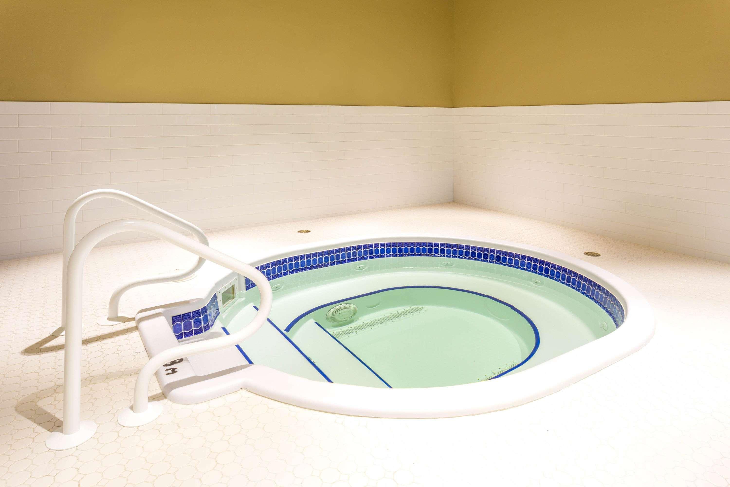 Microtel Inn & Suites By Wyndham Whitecourt Exteriör bild