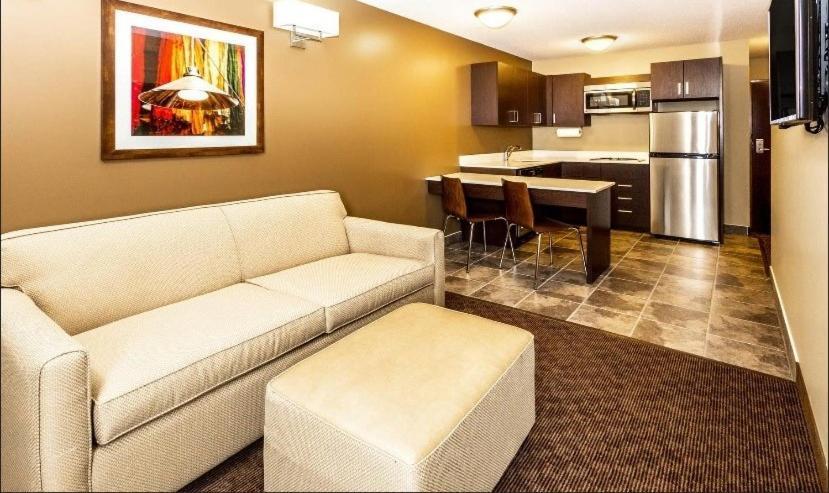 Microtel Inn & Suites By Wyndham Whitecourt Exteriör bild