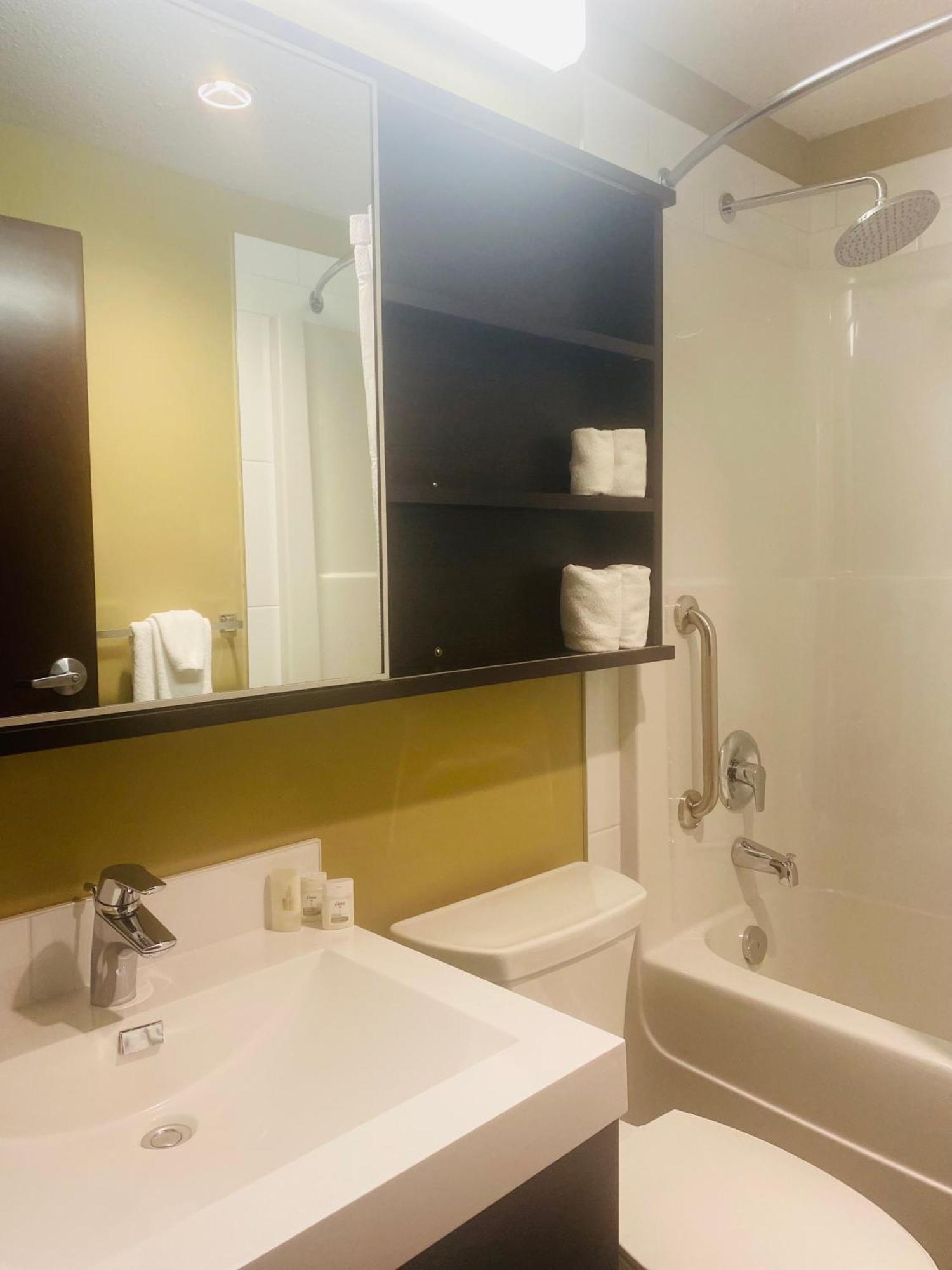 Microtel Inn & Suites By Wyndham Whitecourt Exteriör bild