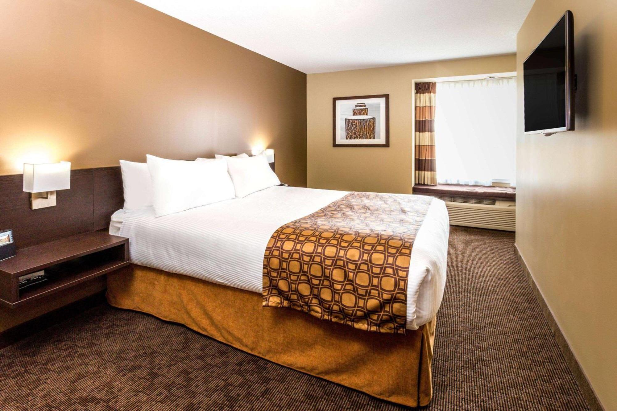 Microtel Inn & Suites By Wyndham Whitecourt Exteriör bild