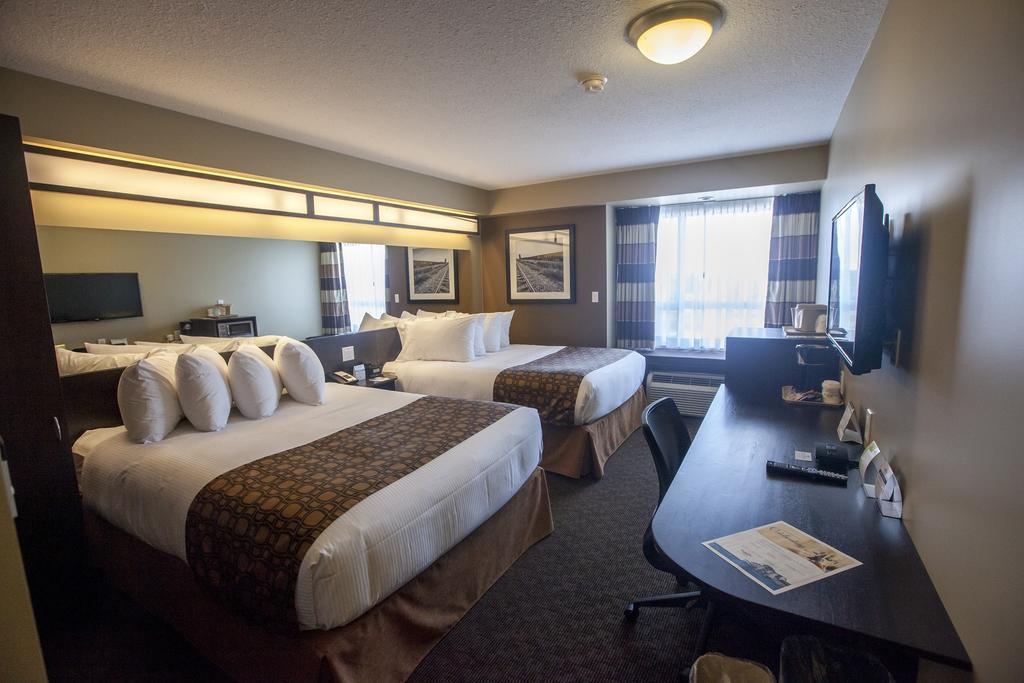 Microtel Inn & Suites By Wyndham Whitecourt Exteriör bild