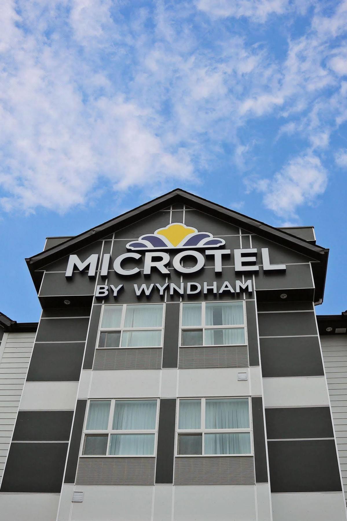 Microtel Inn & Suites By Wyndham Whitecourt Exteriör bild