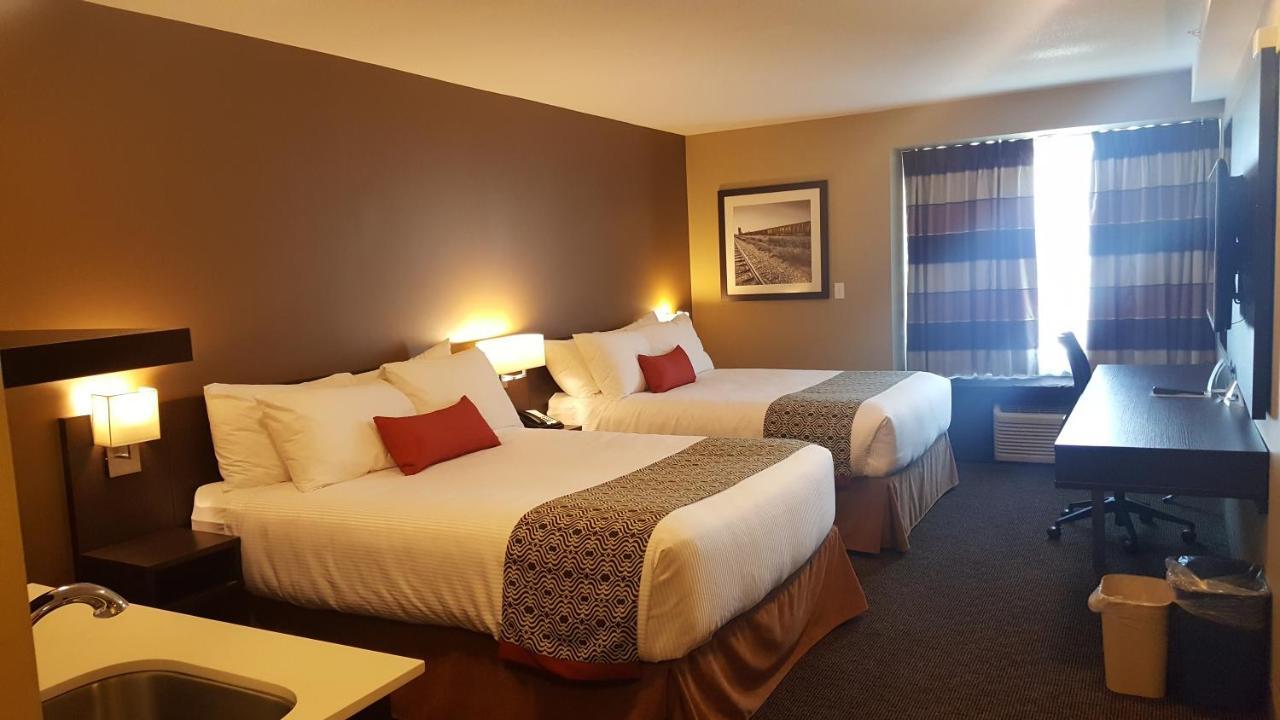 Microtel Inn & Suites By Wyndham Whitecourt Exteriör bild