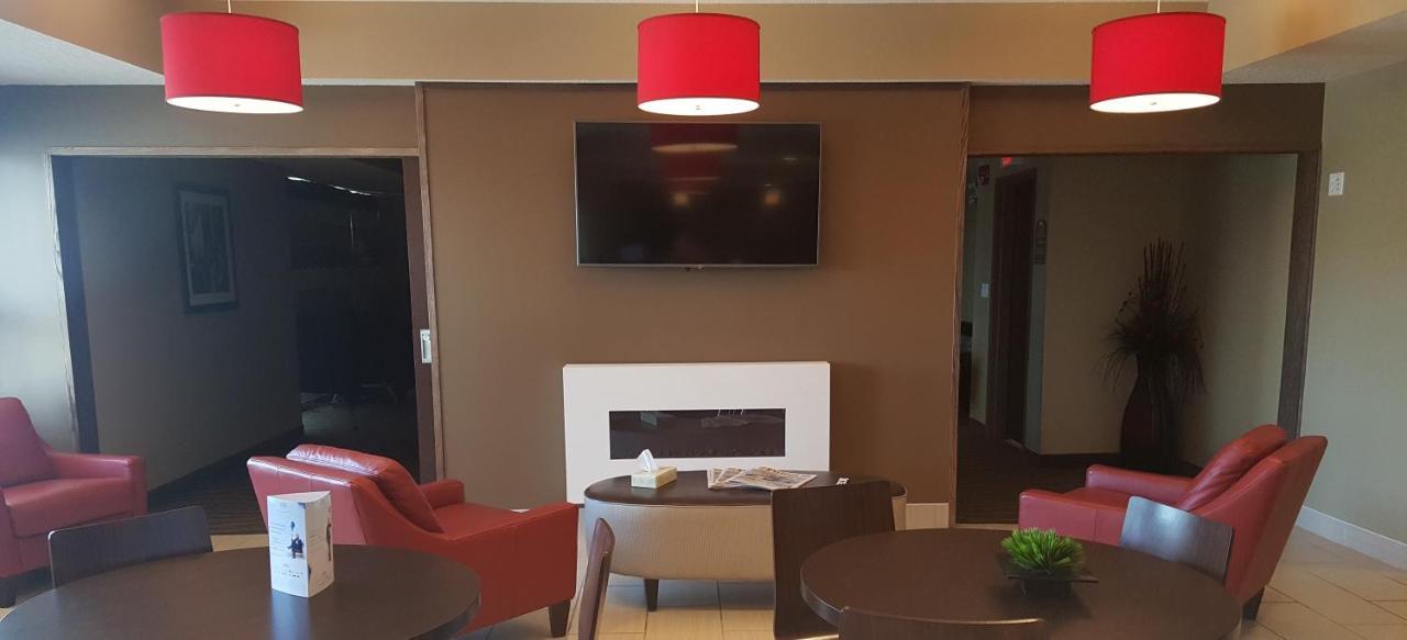 Microtel Inn & Suites By Wyndham Whitecourt Exteriör bild