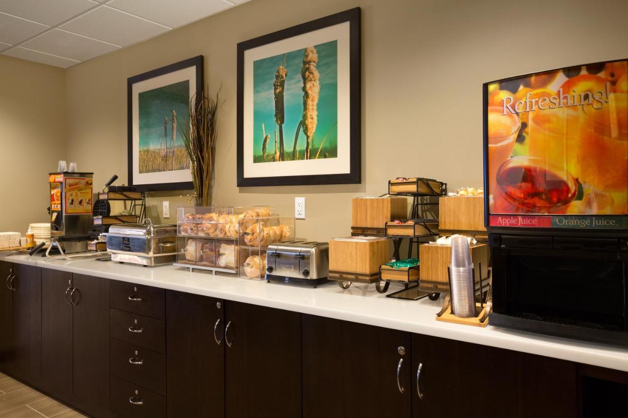 Microtel Inn & Suites By Wyndham Whitecourt Exteriör bild